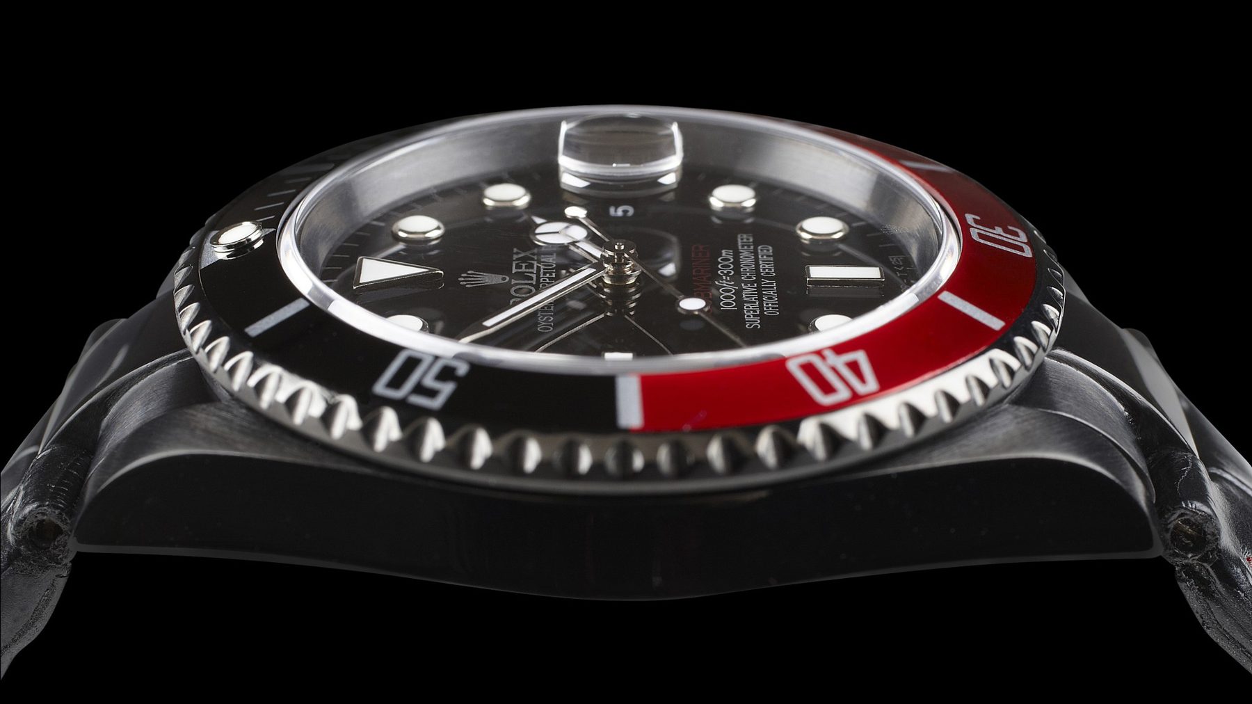 Diver watch with red and black bezel, side profile